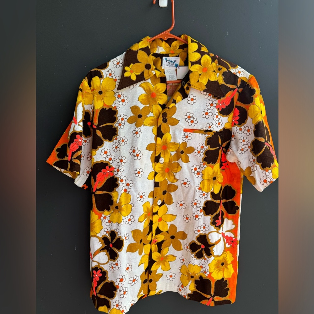 Vintage Pacific Isle Creations of Hawaiian Psychedelic Floral button down